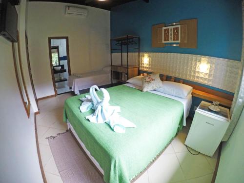 a bedroom with two beds with towels on them at Pousada Guapuruvu in Abraão