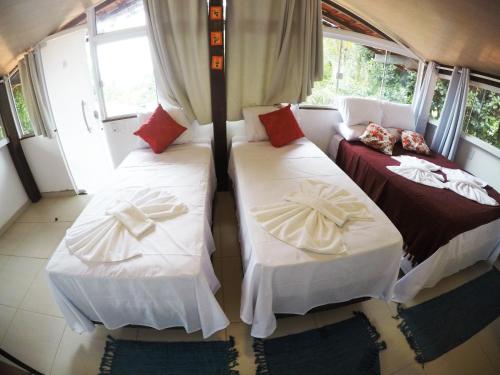 two beds in the back of a van at Pousada Guapuruvu in Abraão