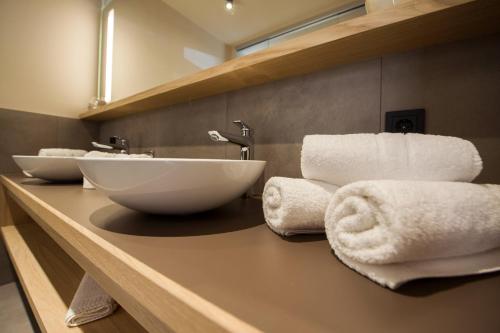 Ένα μπάνιο στο Haus Gregori Modern & Central Stay in Vineyard with Rooftop & Served Breakfast