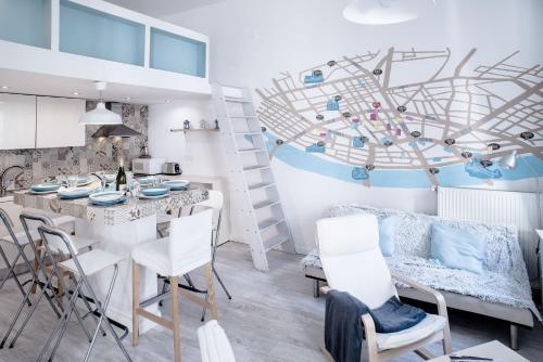 MAPS Apartment - Central Home with Unique Design