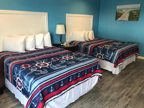 Ένα ή περισσότερα κρεβάτια σε δωμάτιο στο White Birches Motel