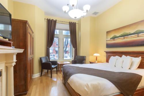 a hotel room with a bed and a window at Unilofts Grande-Allée in Quebec City