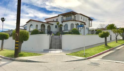 a white house with a gate in front of it at SpanishFairytale4bd3ba in San Pedro