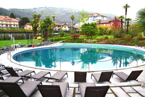 Hotel Milan Speranza Au Lac tesisinde veya buraya yakın yüzme havuzu