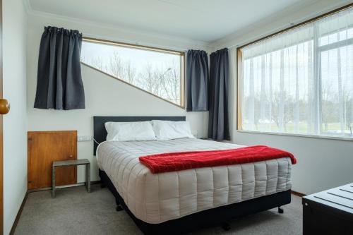 Кровать или кровати в номере Esplanade Motels