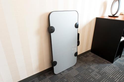 a door in the corner of a room at Hotel Villa Fontaine Tokyo-Jimbocho in Tokyo