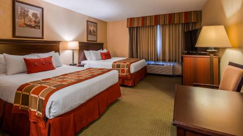 Postel nebo postele na pokoji v ubytování Best Western Plus Ticonderoga