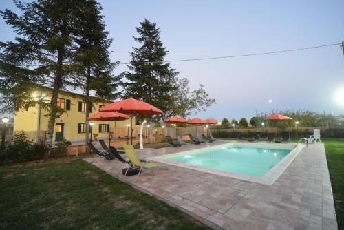 The swimming pool at or close to tenuta braccini