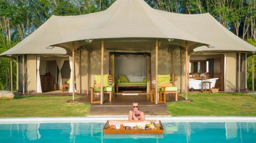 Πισίνα στο ή κοντά στο 9 Hornbills Tented Camp