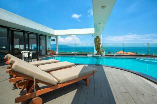 Πισίνα στο ή κοντά στο Sea Phoenix Hotel Da Nang