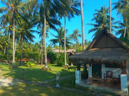 Gallery image of Ary's Lagoon Bungalow & Hotel in Karimunjawa