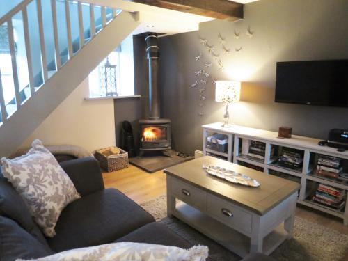 A television and/or entertainment centre at The Courtyard Cottage, Timble near Harrogate