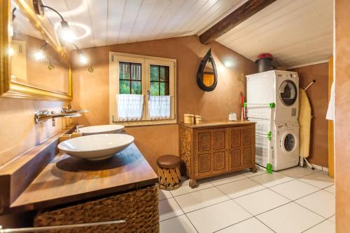 Bany a Charming Little Chalet for 6 People & Free Ski Lockers