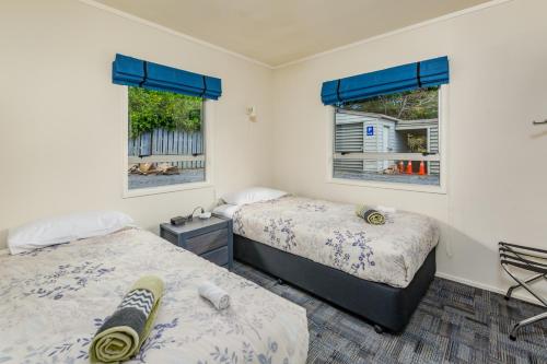 Postel nebo postele na pokoji v ubytování Riverside Lodge Paihia