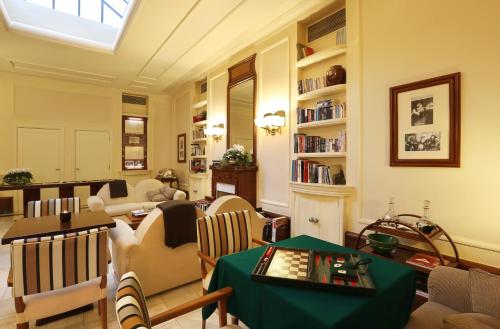 a living room with a couch and a table at Hotel Britania Art Deco - Lisbon Heritage Collection - Avenida in Lisbon