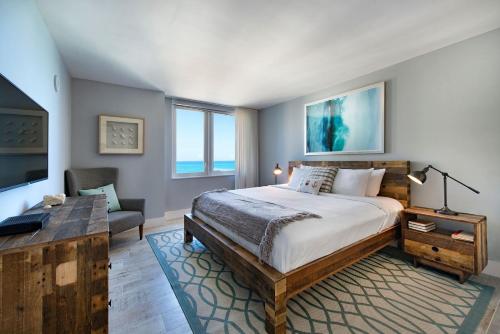 Ένα ή περισσότερα κρεβάτια σε δωμάτιο στο 1 Hotel & Homes Miami Beach Oceanfront Residence Suites By Joe Semary