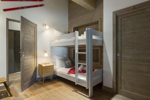 a bedroom with a bunk bed with a ladder at Annapurna by Alpine Resorts in Les Gets