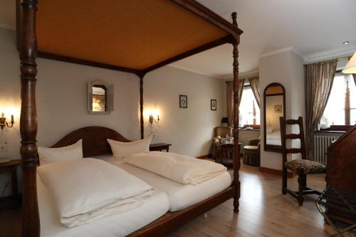 En eller flere senger på et rom på Schwarzwaldhotel Stollen