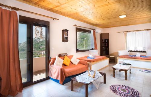 Posteľ alebo postele v izbe v ubytovaní Traditional House Maries