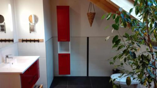 Blockhaus-Wohnung tesisinde bir banyo