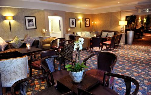 A restaurant or other place to eat at The Bruce Hotel 