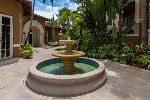 a fountain in the middle of a courtyard at Yacht Club at Aventura 1 Bd 1 Bth Brand New in Aventura