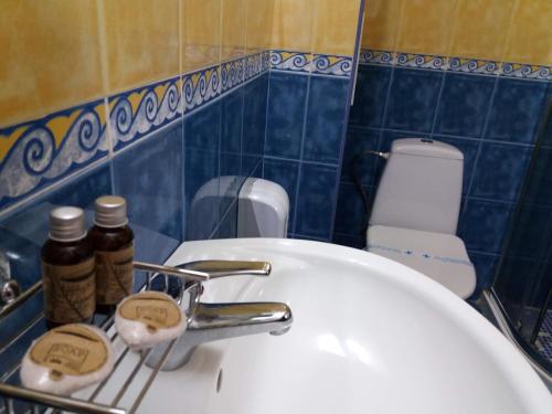 Ett badrum på Hotel Kardjali