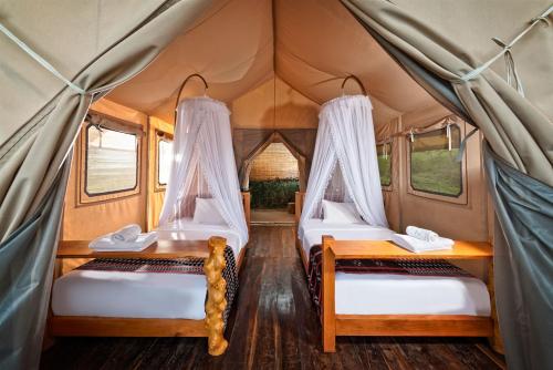 락 텐티드 캠프 객실 침대