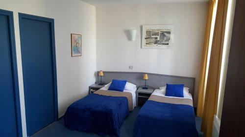 Hôtel de Genève et Restaurant , Faverges-Seythenex tesisinde bir odada yatak veya yataklar