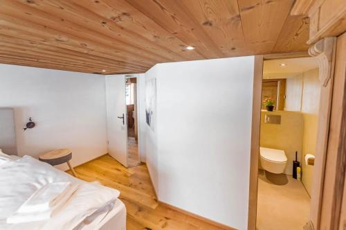 a room with a bed and a toilet in it at Chic Alpine Apartment for 5 - Perfect for skiers in Grindelwald