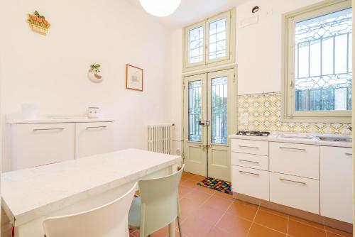 Kuchyňa alebo kuchynka v ubytovaní Torre dell'Orologio Apartment