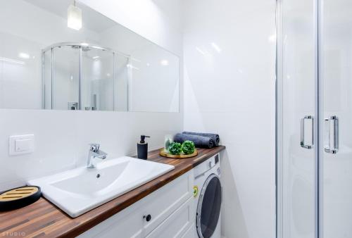 a bathroom with a sink and a shower at *ClickTheFlat* Wilcza 33 Street Apart Rooms in the City Center in Warsaw