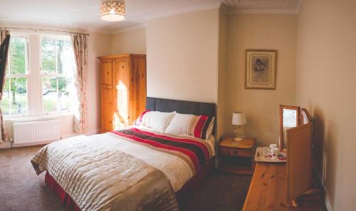 Tempat tidur dalam kamar di Glencoe Villa Guesthouse