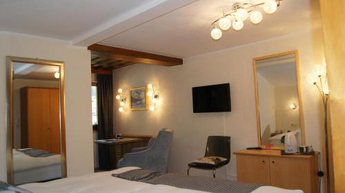a hotel room with a bed and a desk at Pension Hartenfels in Lech am Arlberg