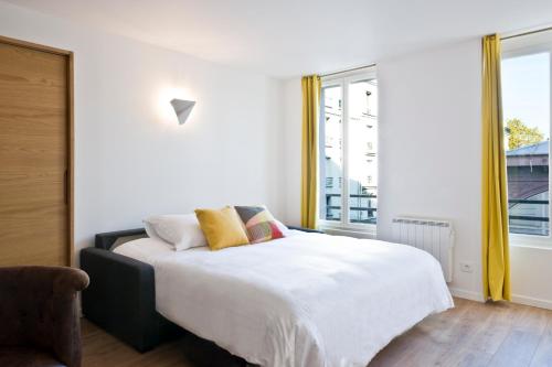 Giường trong phòng chung tại Pick A Flat - Bastille / Charonne apartments