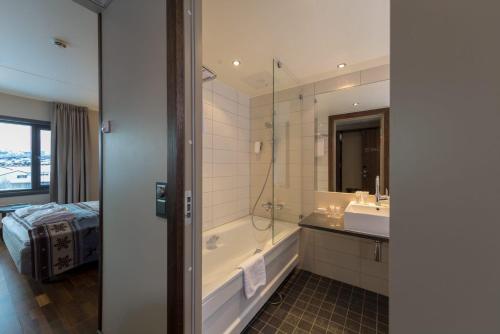 Koupelna v ubytování Quality Hotel Skifer