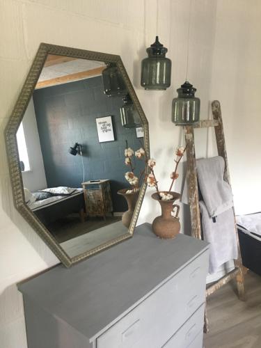 a mirror on top of a dresser in a room at Hos Mette in Børkop