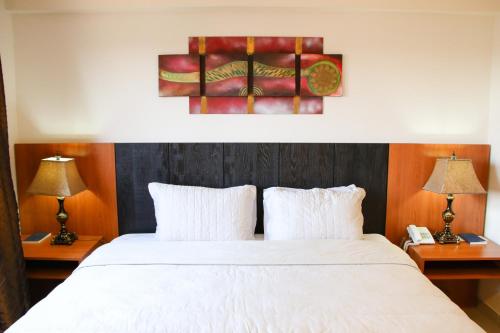 Ένα ή περισσότερα κρεβάτια σε δωμάτιο στο Olimpo Hotel & Suites