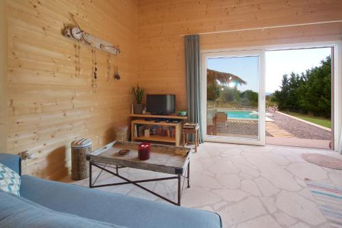 Μια τηλεόραση ή/και κέντρο ψυχαγωγίας στο Driftwood Villa
