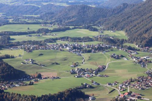 an aerial view of a golf course in the mountains at Ferienwohnung Claudia in Faistenau