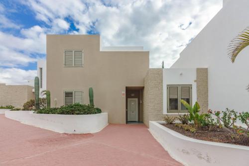 Villa Isabella, Luxury Villa with Heated Pool Ocean View in Adeje, Tenerife