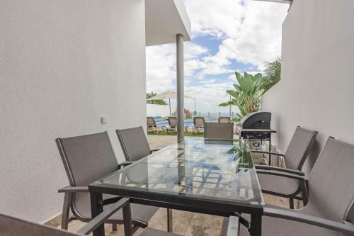Villa Isabella, Luxury Villa with Heated Pool Ocean View in Adeje, Tenerife