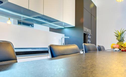 Dapur atau dapur kecil di Luxury apartment CRYSTAL
