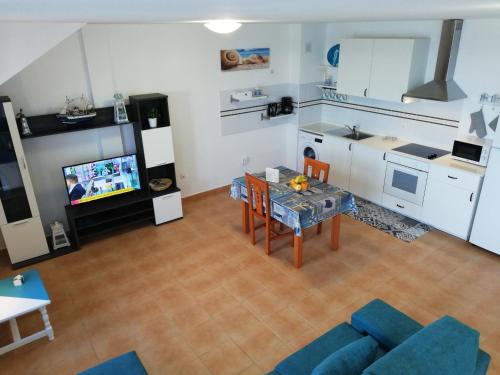 A kitchen or kitchenette at mirador del roque 2