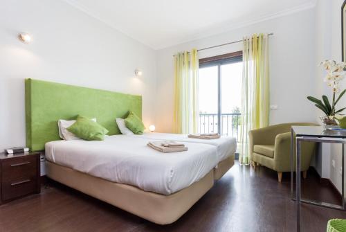 Lagos Marina apartment with pool & gym