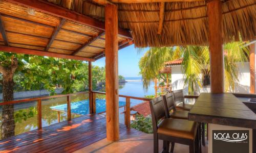 Majoituspaikan Boca Olas Resort Villas uima-allas tai lähistöllä sijaitseva uima-allas