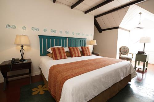 a bedroom with a large bed in a room at Hotel Isla de Flores in Flores