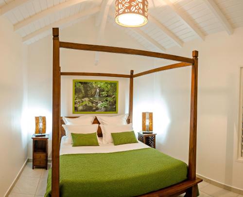 Un pat sau paturi într-o cameră la Majesty Palm