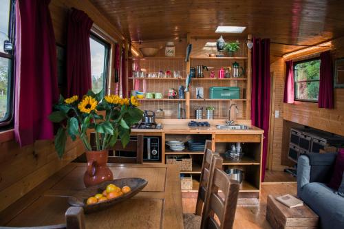 a kitchen and dining room in a tiny house at Houseboat Vinkeveen in Vinkeveen