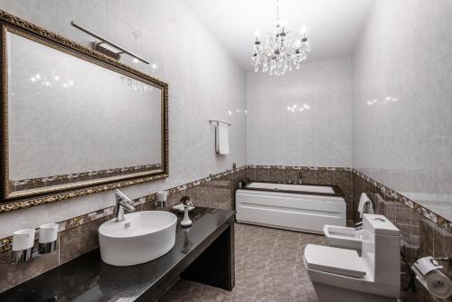 Ванная комната в Ichan Qal'a Premium Class Hotel